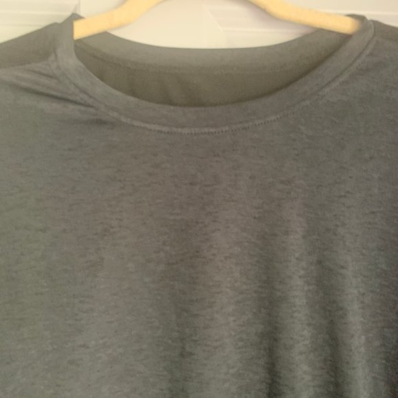 Real Essentials Heather Gray T-Shirt, Men's Size M - Picture 3 of 5